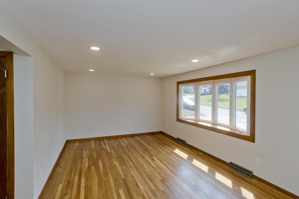 11 Mountainview St Property Photo 8