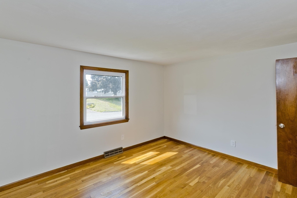 11 Mountainview St Property Photo 14