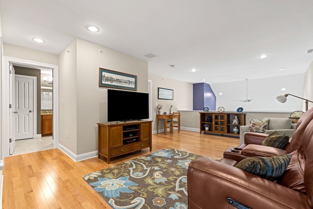 100 Kirkbride # 109 Property Photo 23