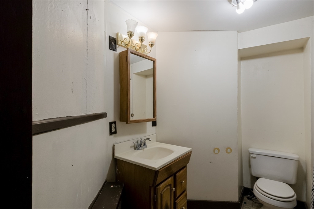 60 Robbins Rd Property Photo 17