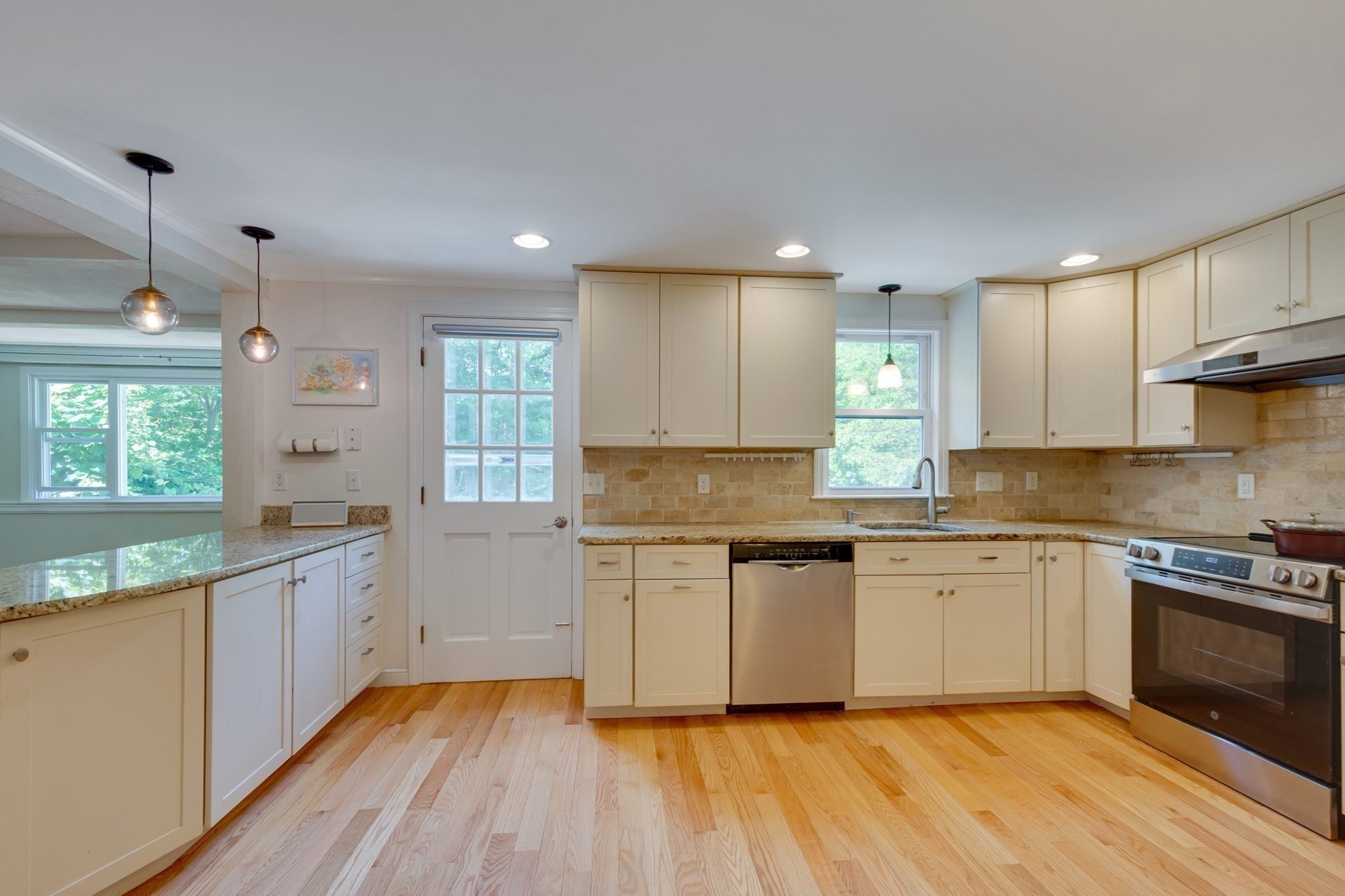 369 Dedham Ave Property Photo 9