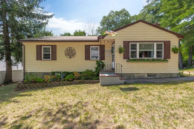 70 Montrose Ave Property Photo 1