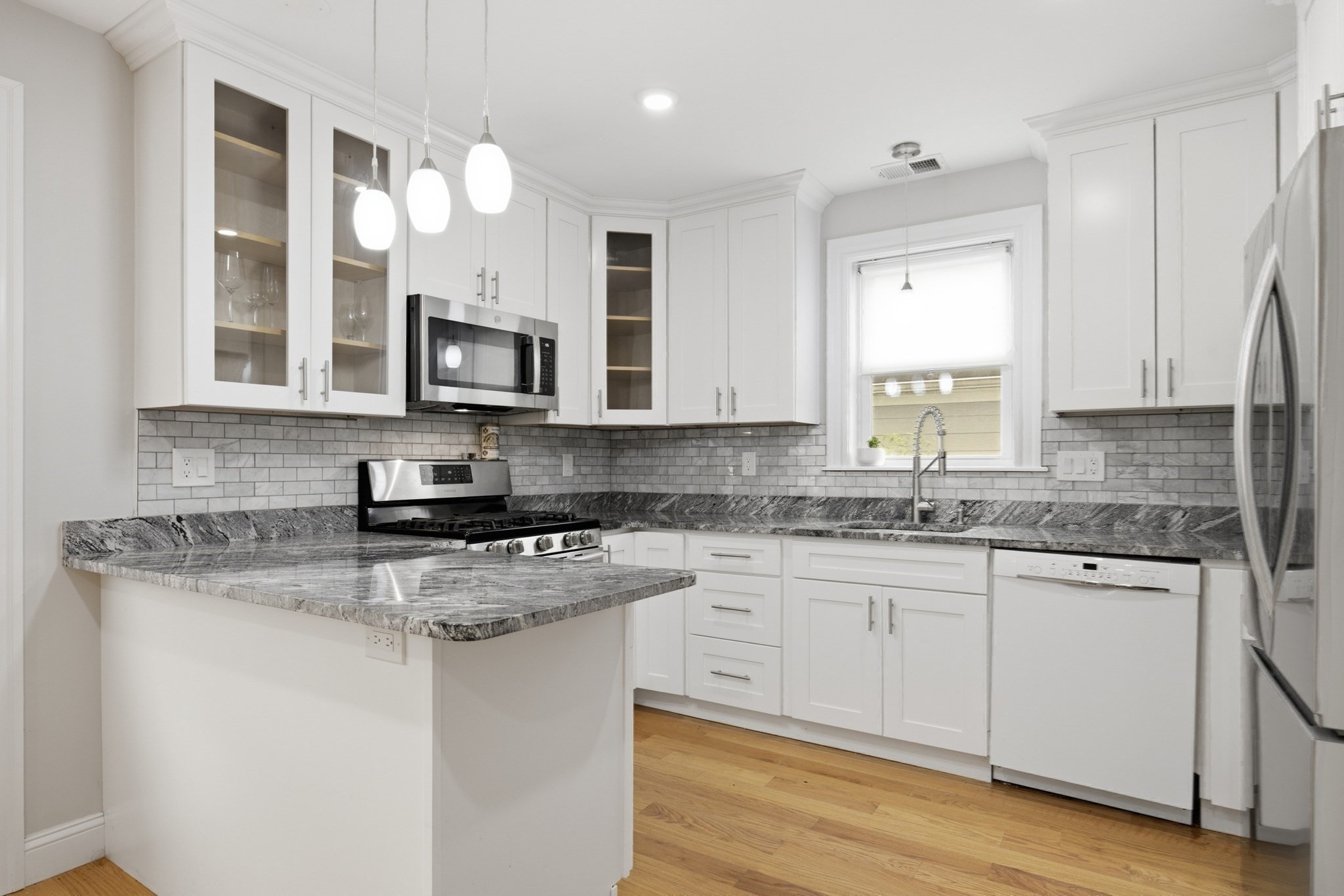 28 Beecher Pl # B Property Photo 1