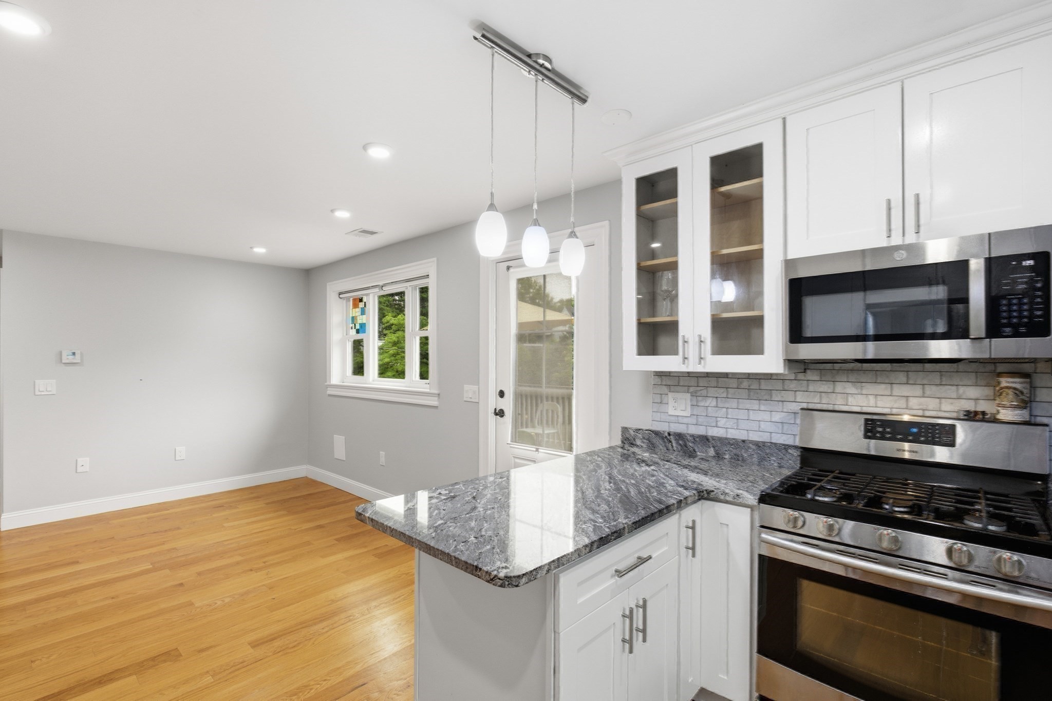 28 Beecher Pl # B Property Photo 1