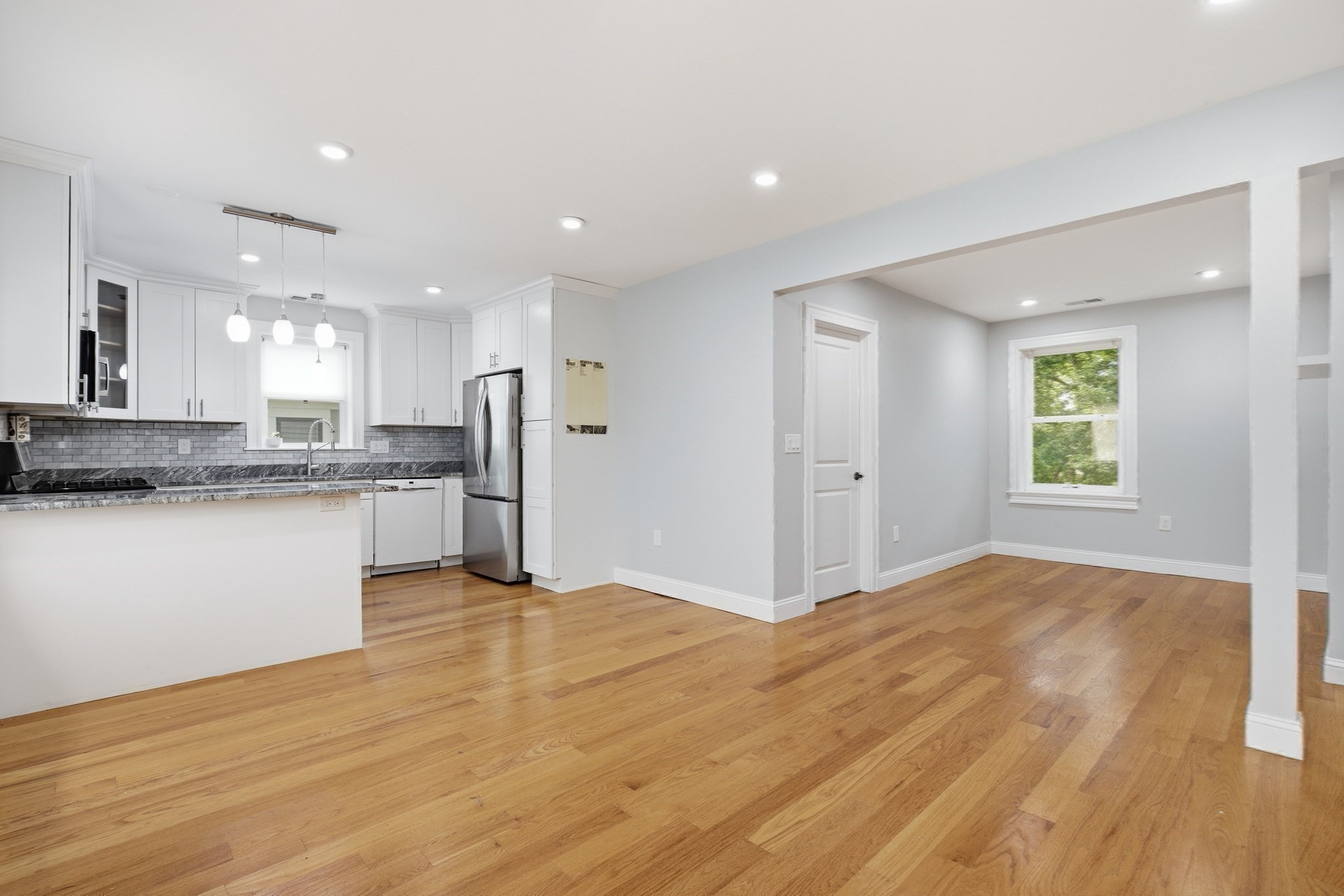 28 Beecher Pl # B Property Photo 3
