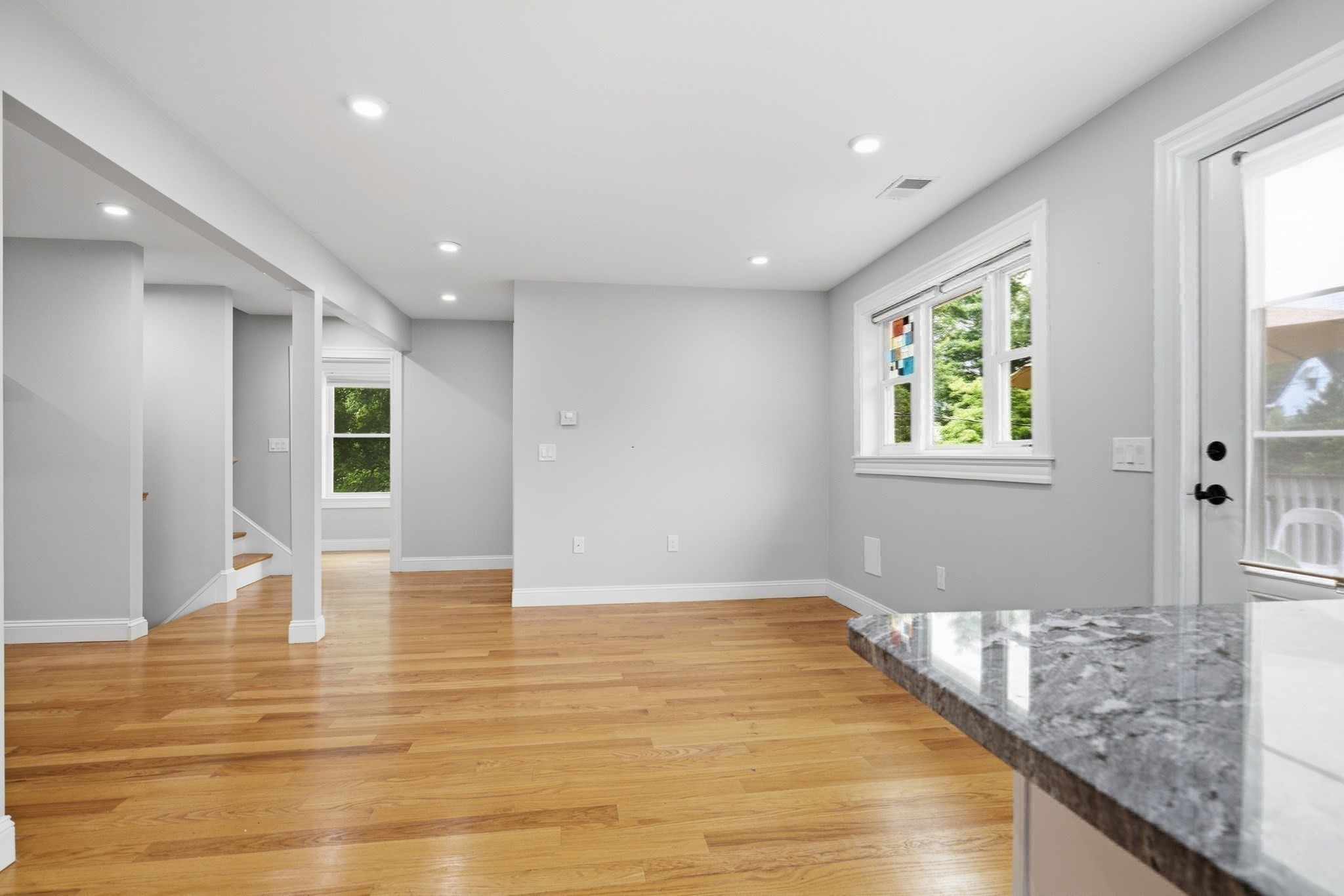 28 Beecher Pl # B Property Photo 8