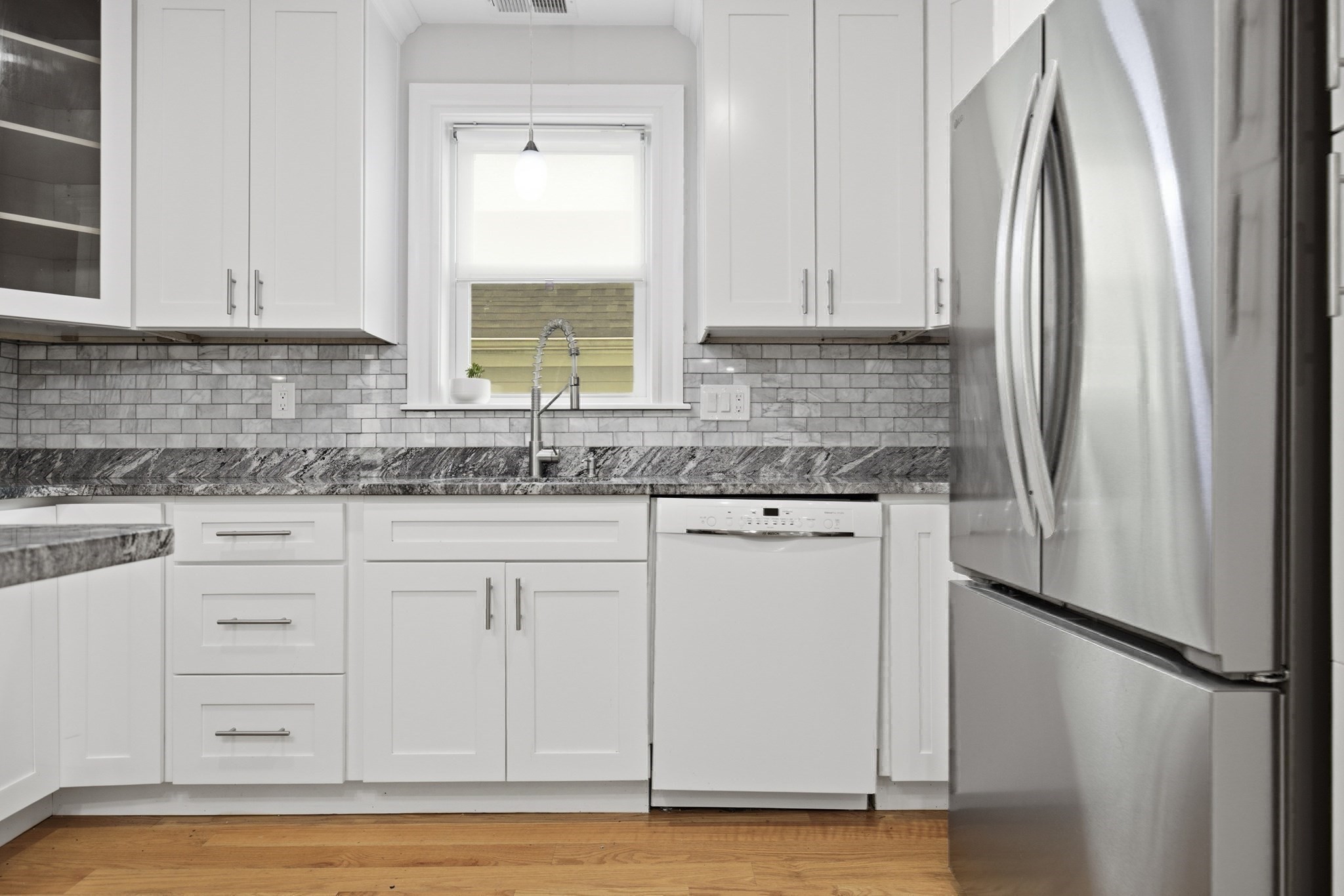28 Beecher Pl # B Property Photo 10
