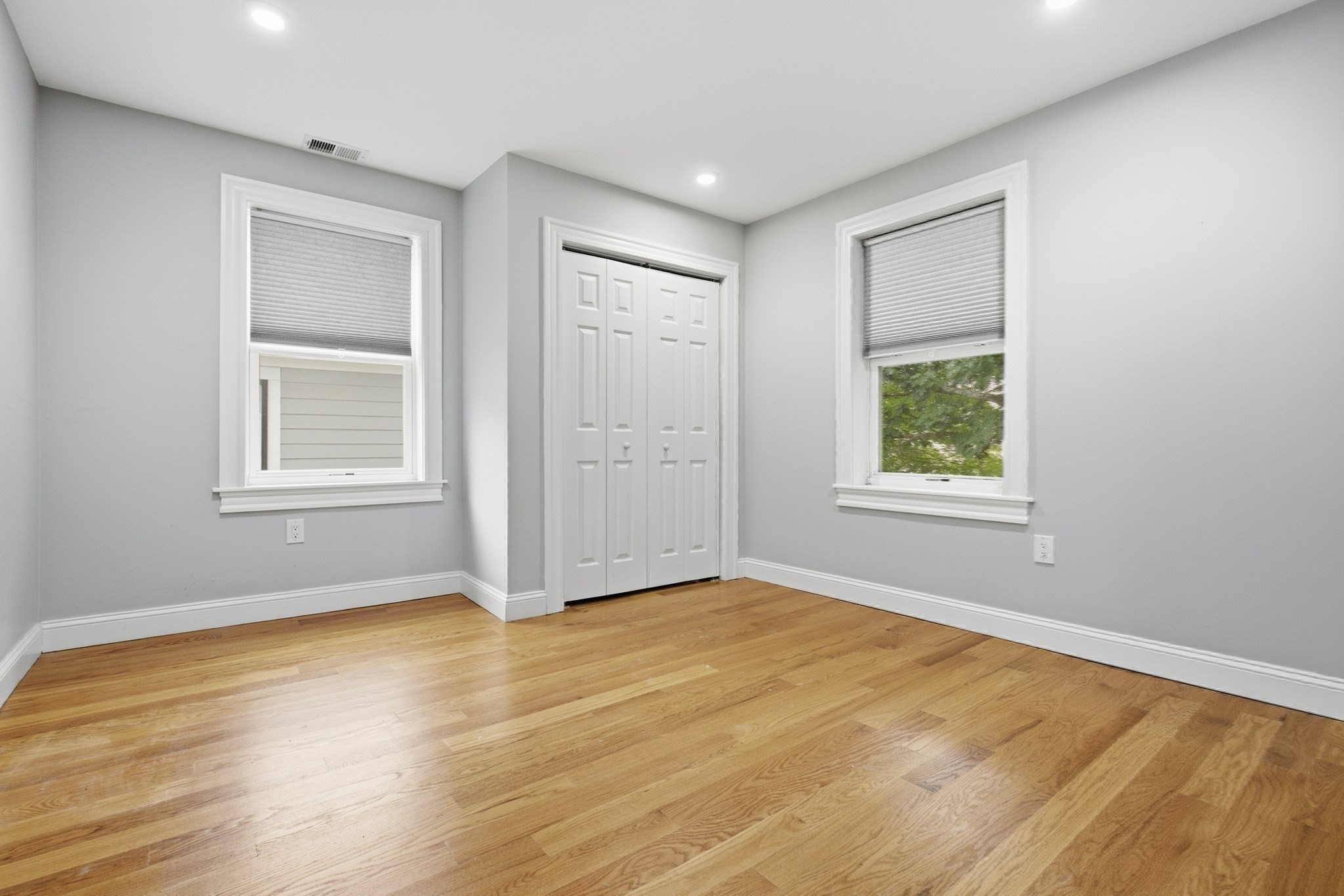 28 Beecher Pl # B Property Photo 17