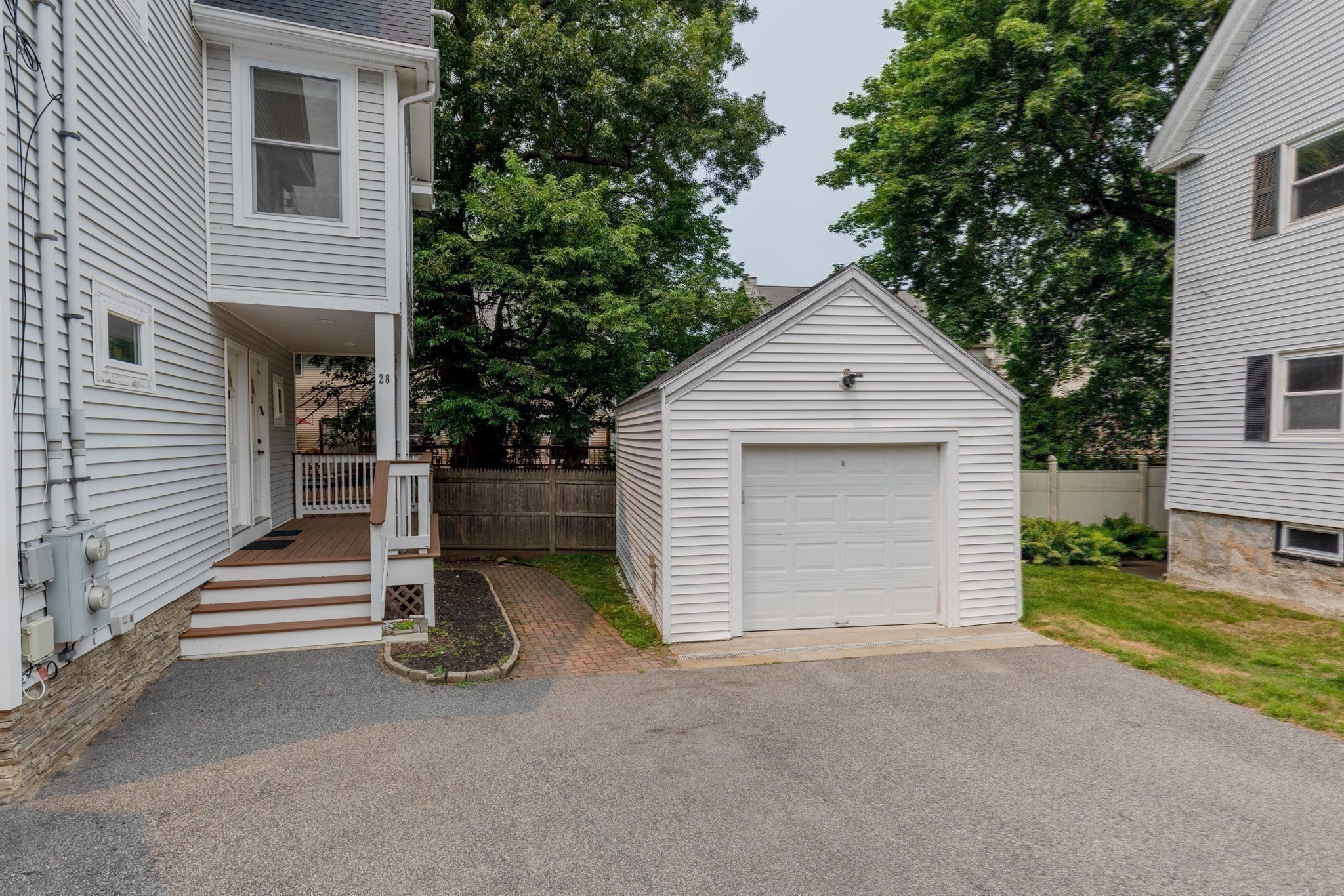 28 Beecher Pl # B Property Photo 27