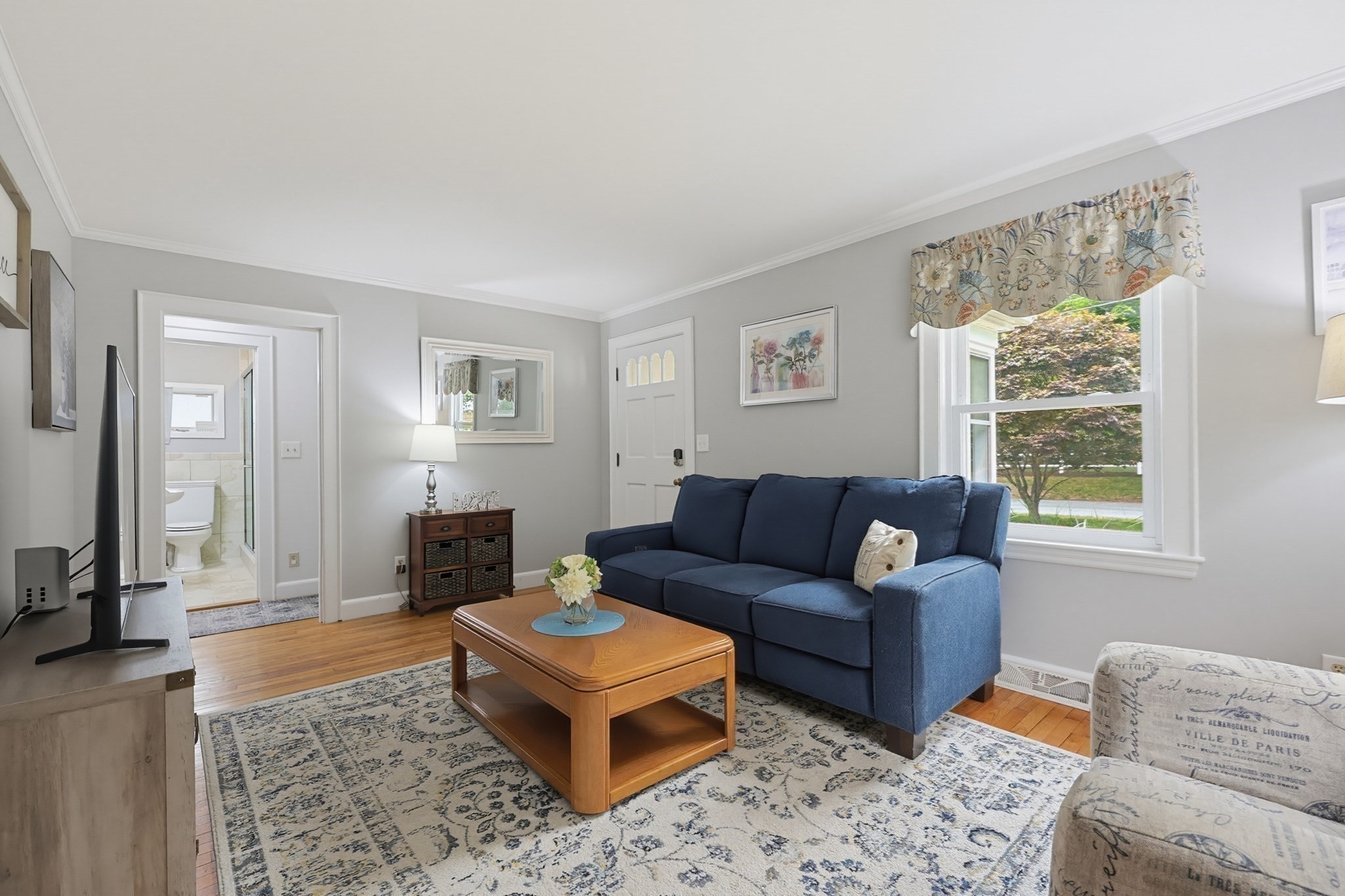 24 Oak St Property Photo 5