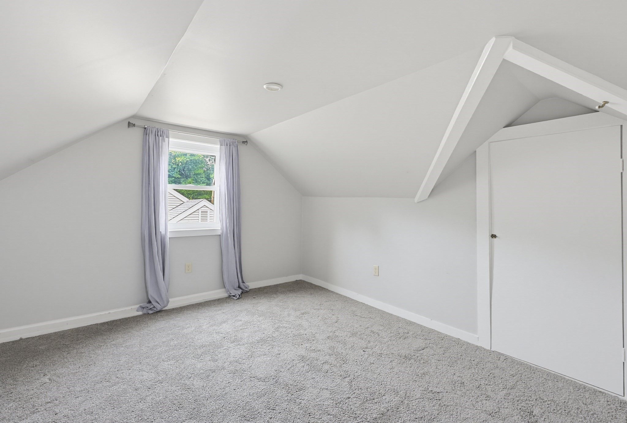 24 Oak St Property Photo 23