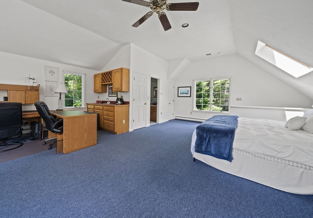 453 Elm St Property Photo 10