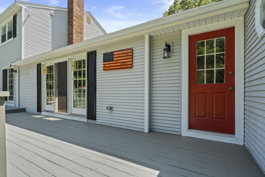453 Elm St Property Photo 14