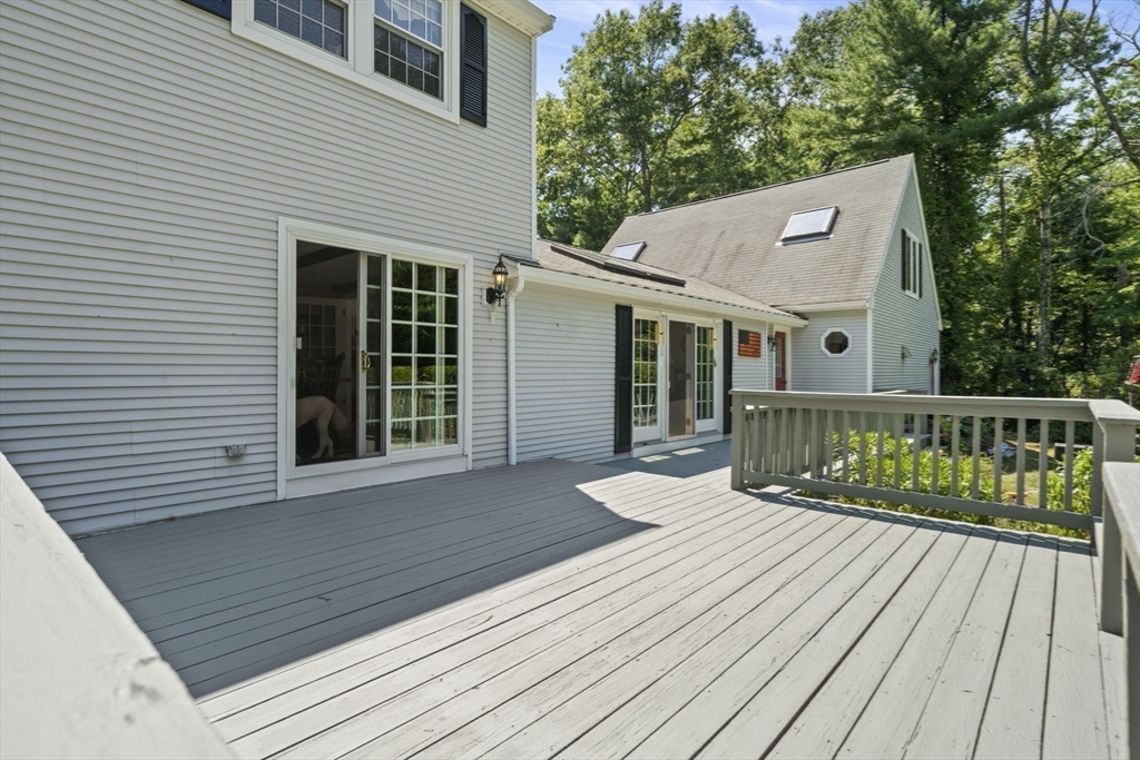 453 Elm St Property Photo 15