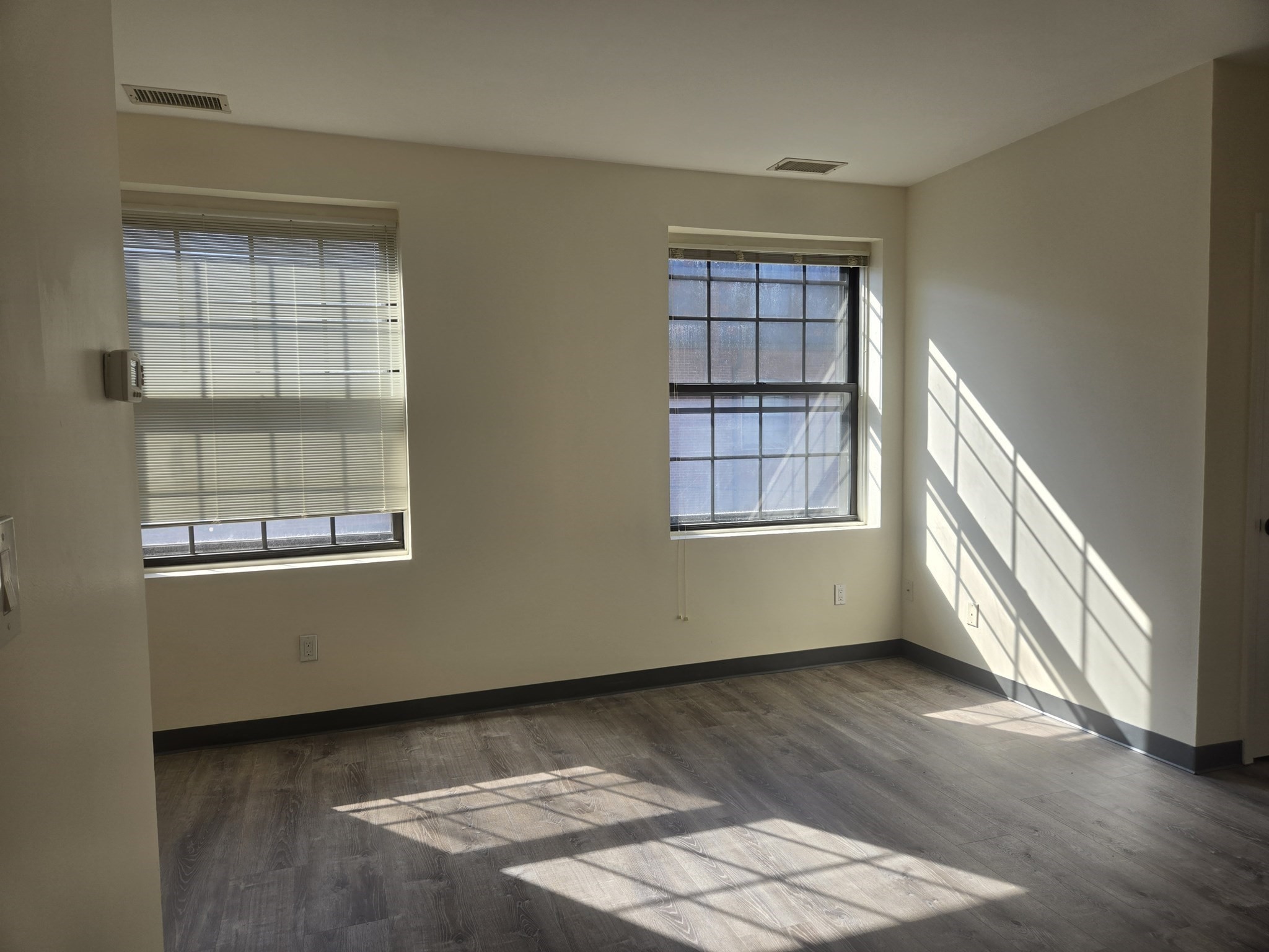 21 Linden St # 320 Property Photo 4