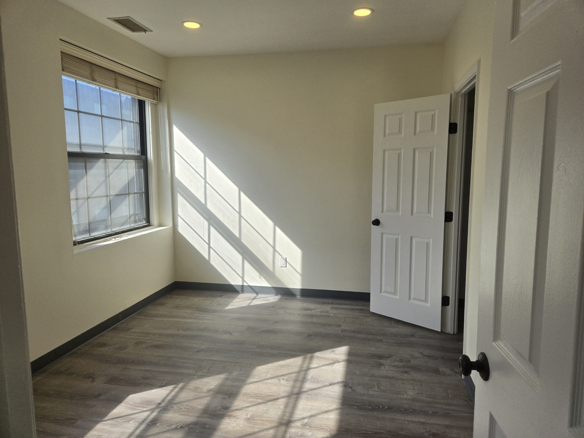 21 Linden St # 320 Property Photo 6