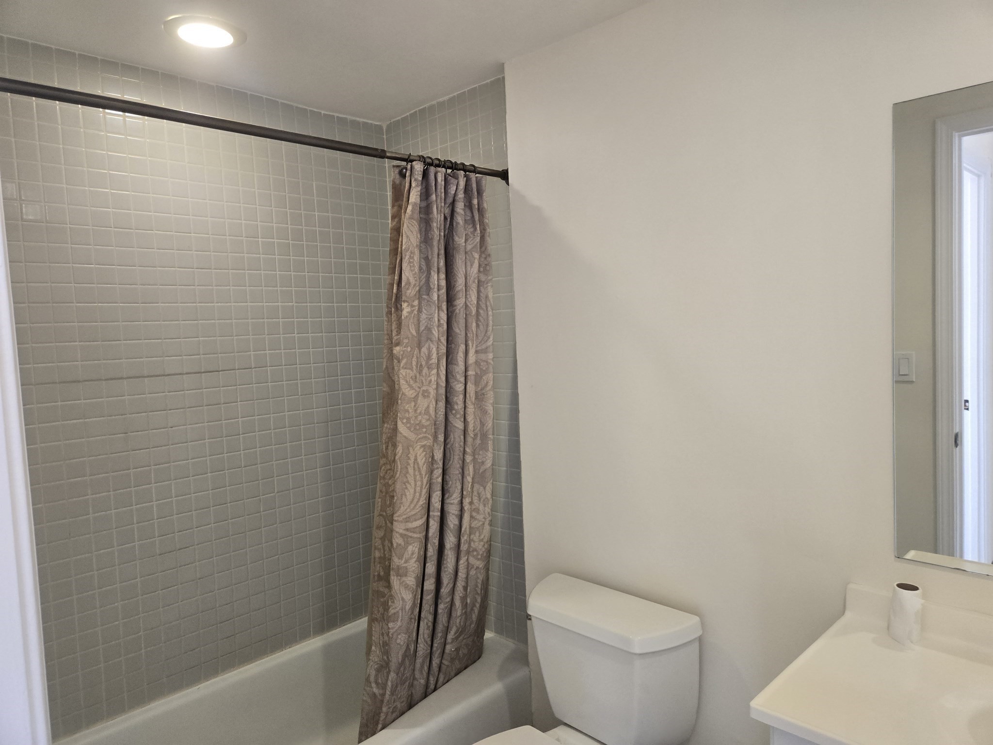 21 Linden St # 320 Property Photo 7
