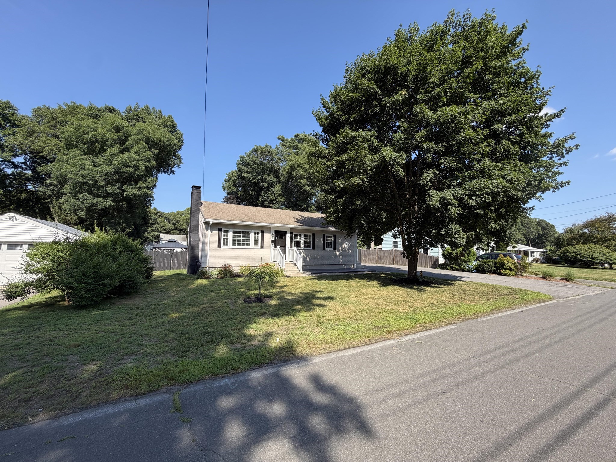 8 Fairbrook Rd Property Photo 3