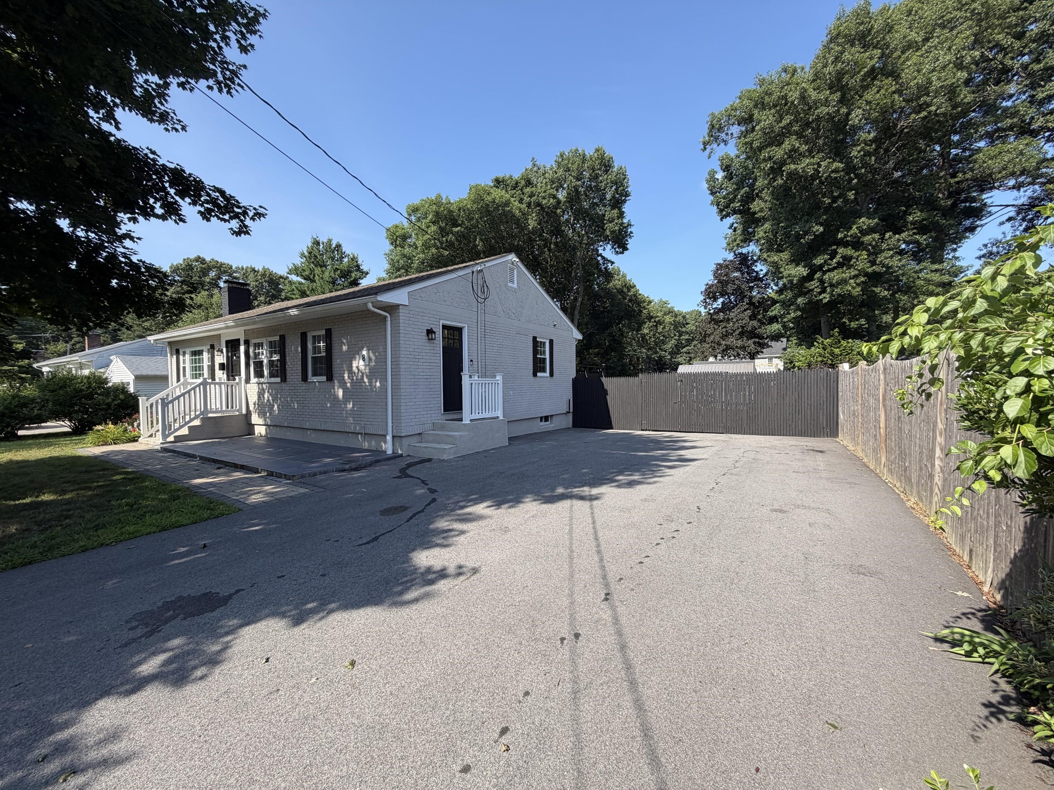 8 Fairbrook Rd Property Photo 4