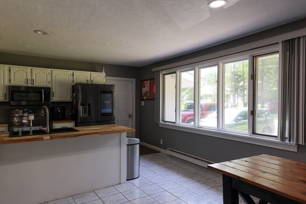 16 Debra Lane Property Photo 5