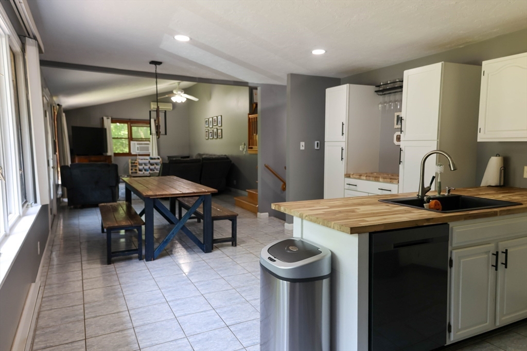 16 Debra Lane Property Photo 8