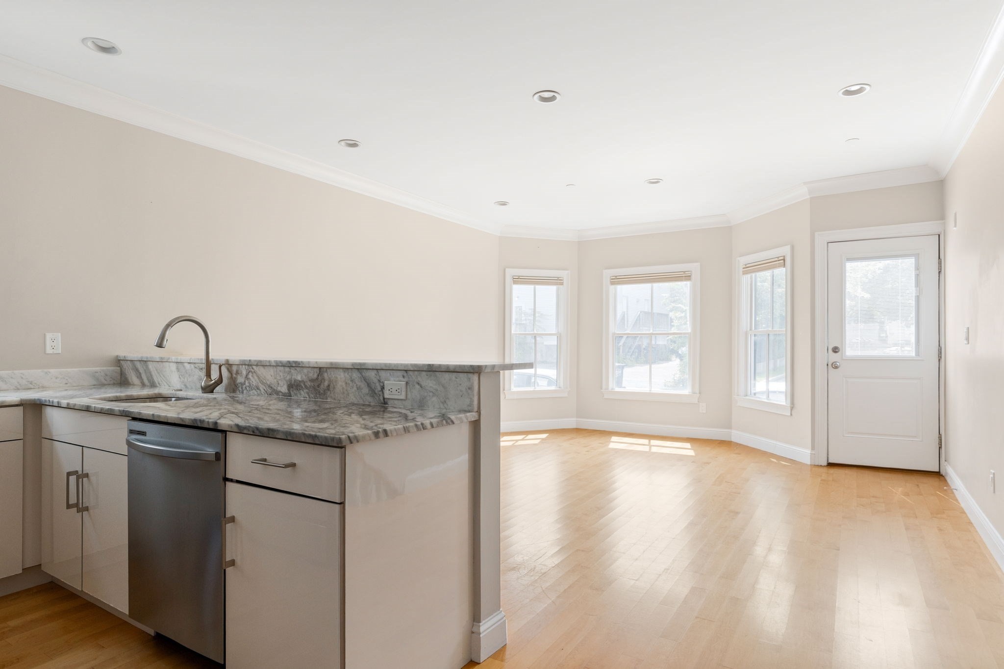 9 Sheridan # 1 Property Photo 2