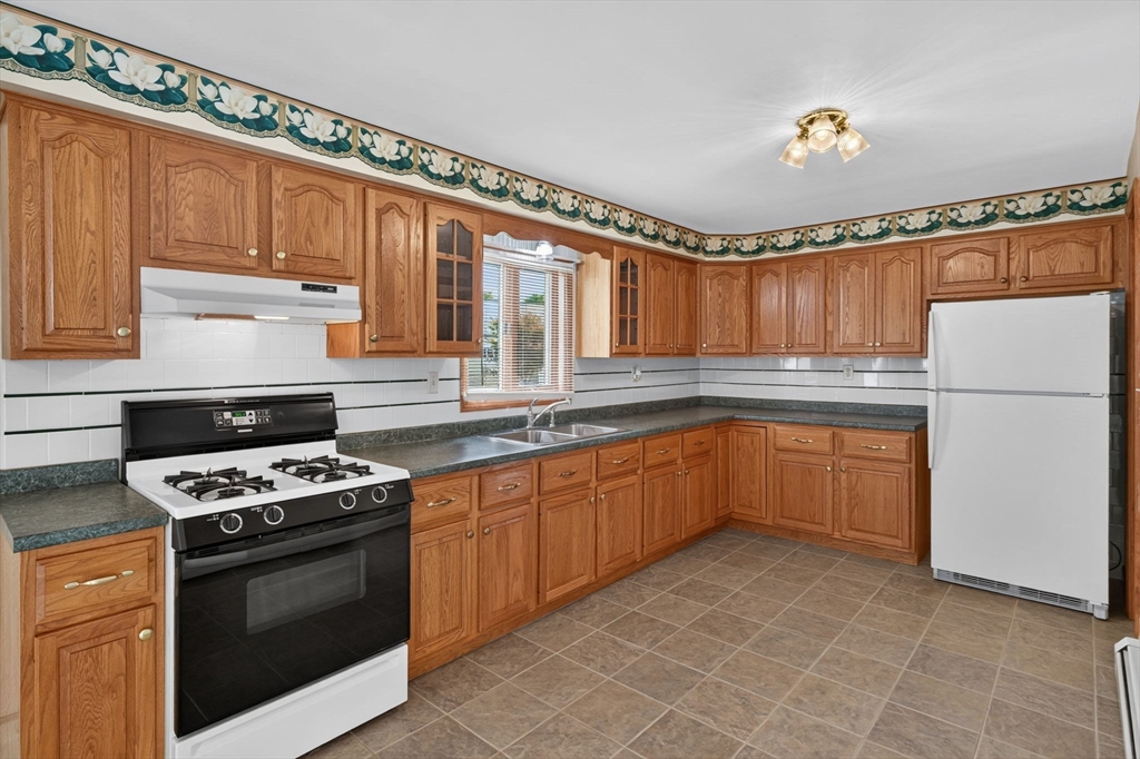 31 Oregon St Property Photo 8
