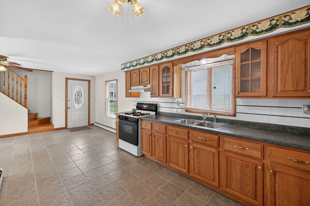 31 Oregon St Property Photo 9