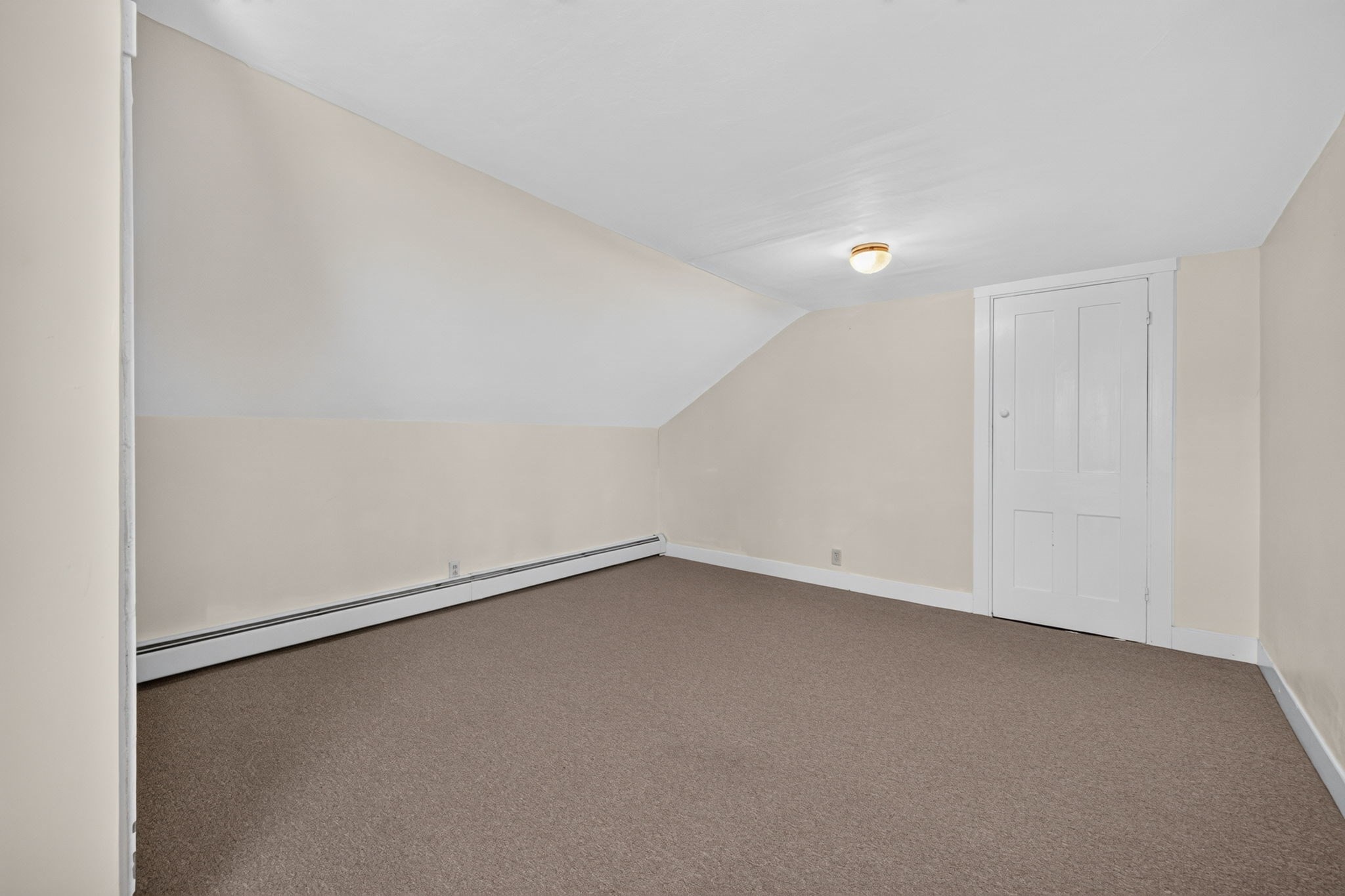 31 Oregon St Property Photo 18