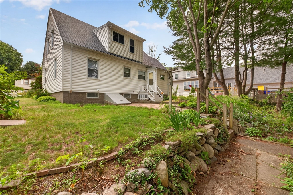414 Archer St Property Photo 8