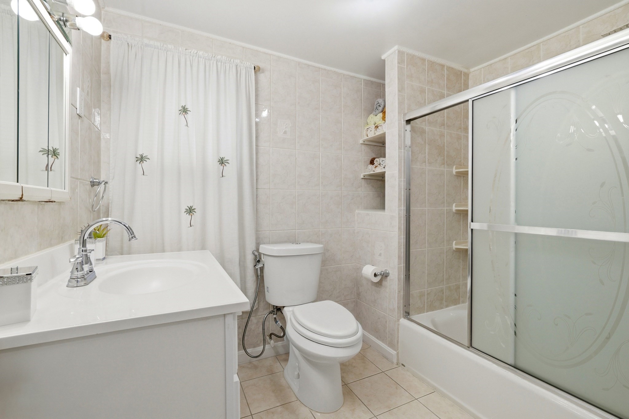 30 Woodlawn St Property Photo 6