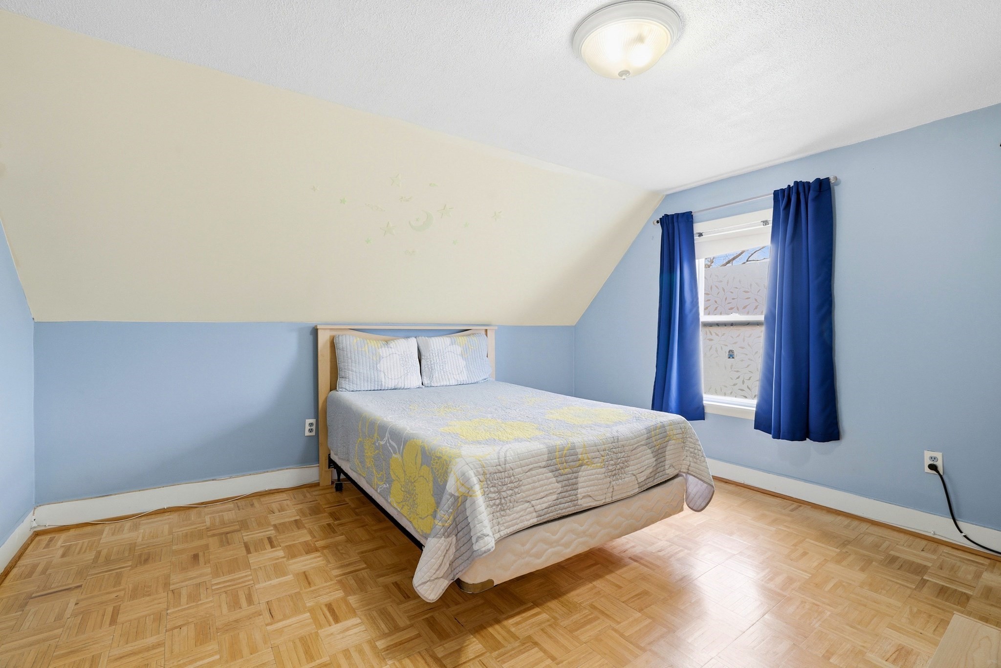 30 Woodlawn St Property Photo 8