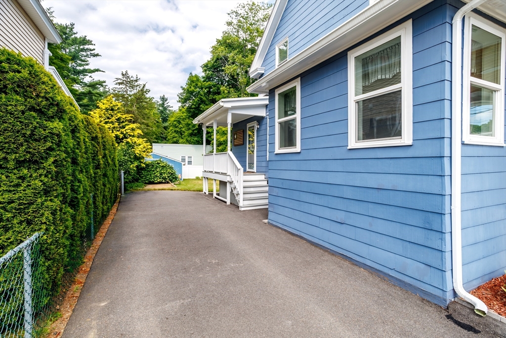 176 Hall St Property Photo 4