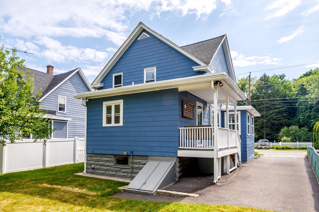 176 Hall St Property Photo 8