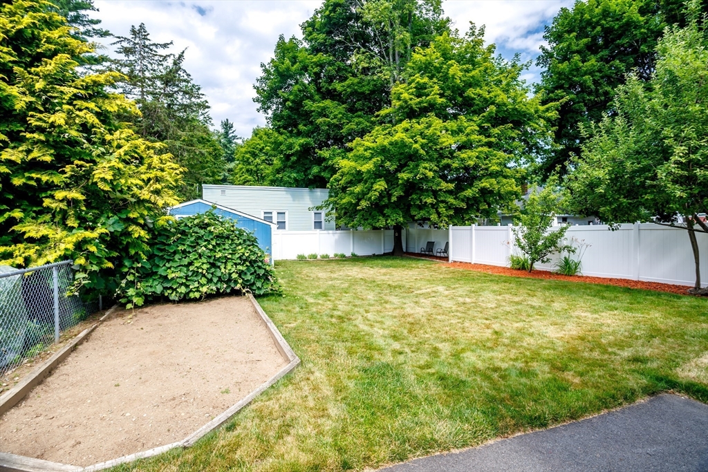 176 Hall St Property Photo 10
