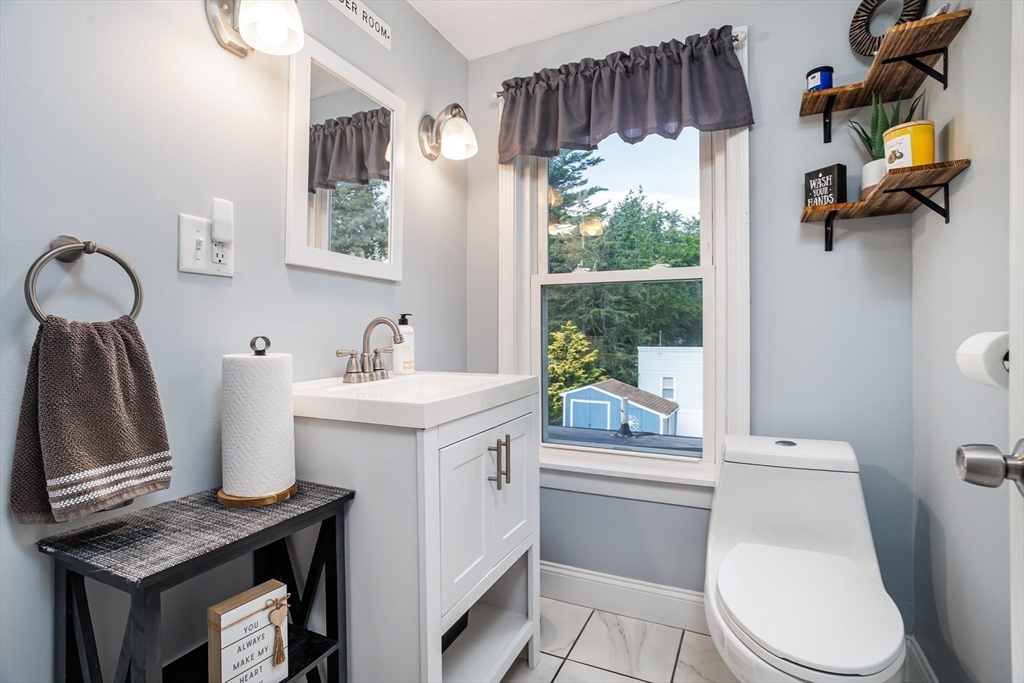 176 Hall St Property Photo 29