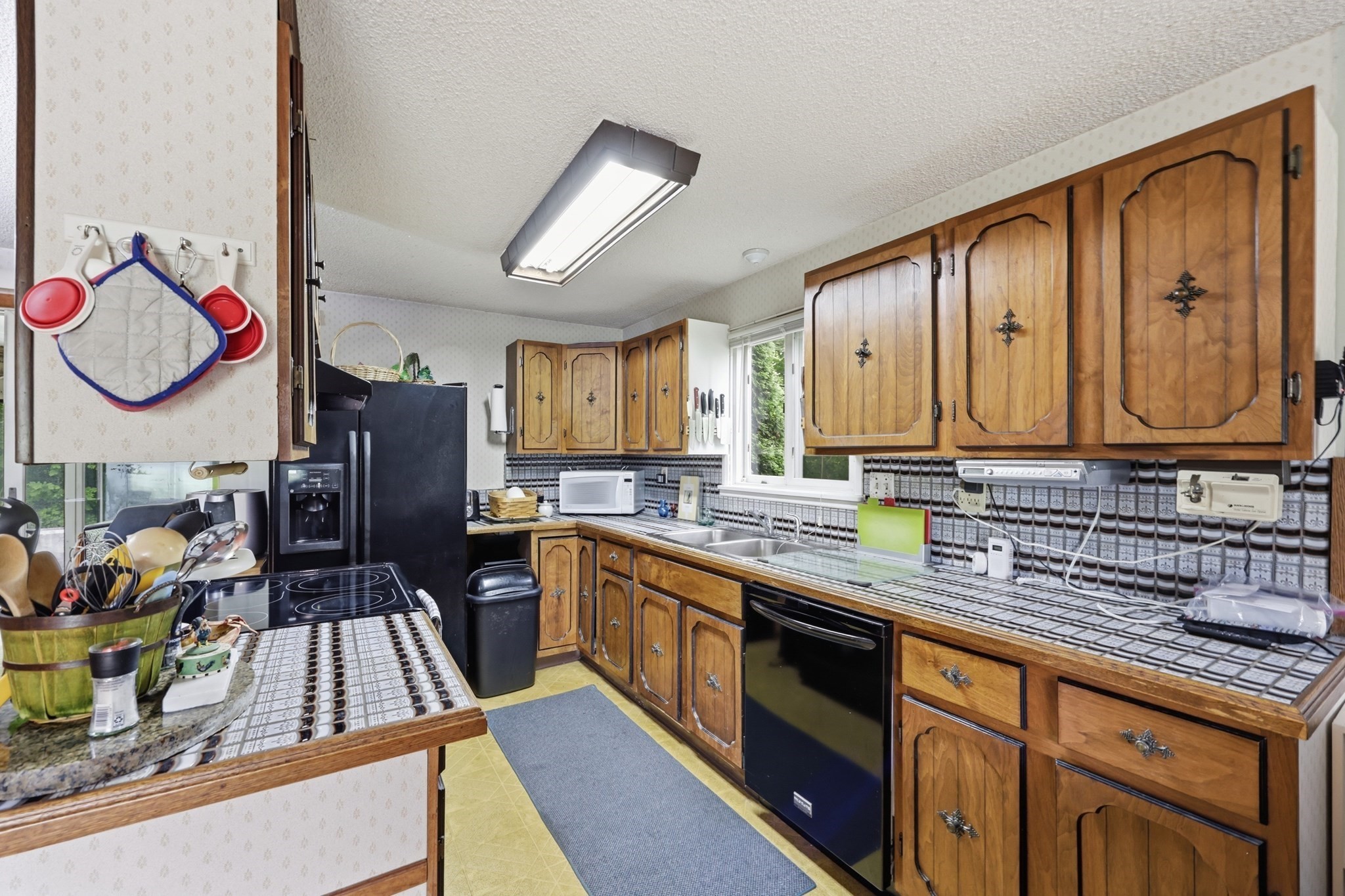 1303 Calkins Rd Property Photo 3