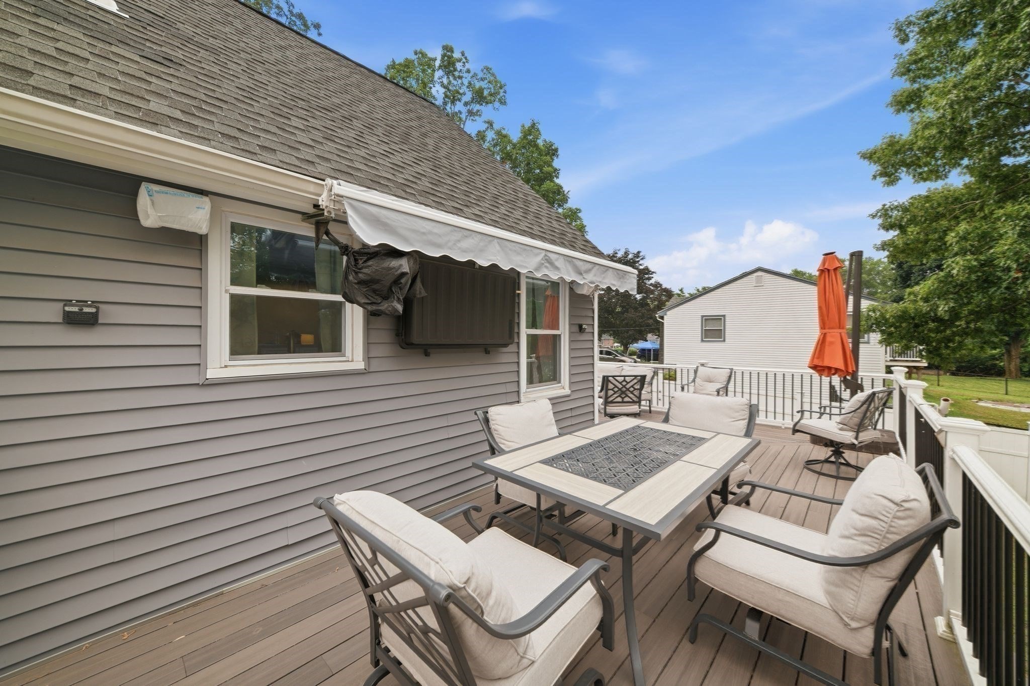 1582 Varnum Ave Property Photo 6
