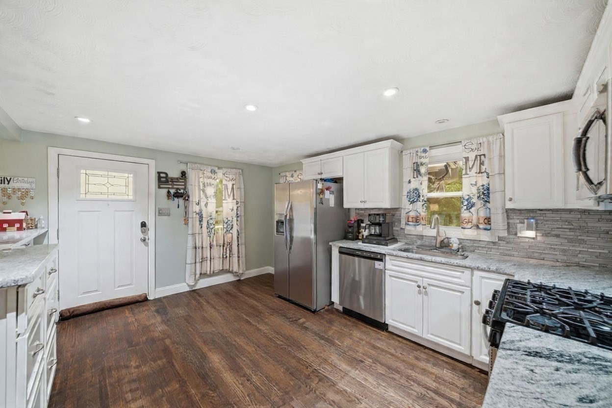 1582 Varnum Ave Property Photo 13