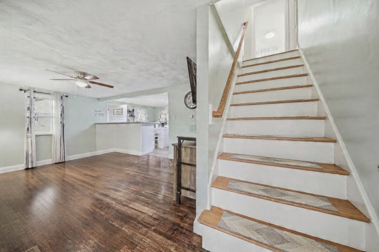 1582 Varnum Ave Property Photo 24