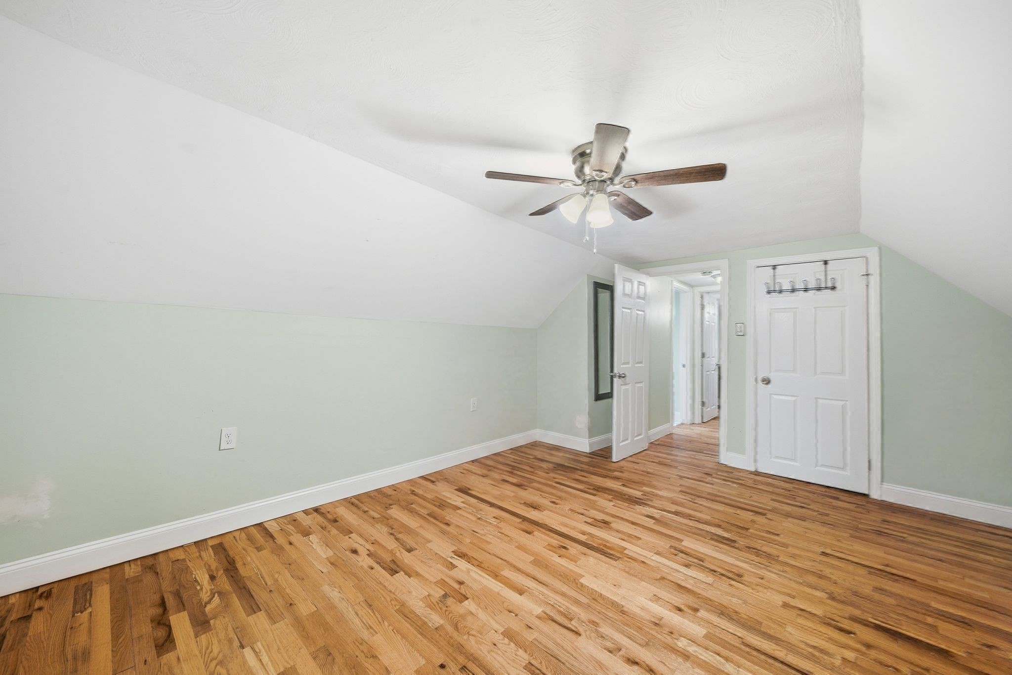 1582 Varnum Ave Property Photo 27