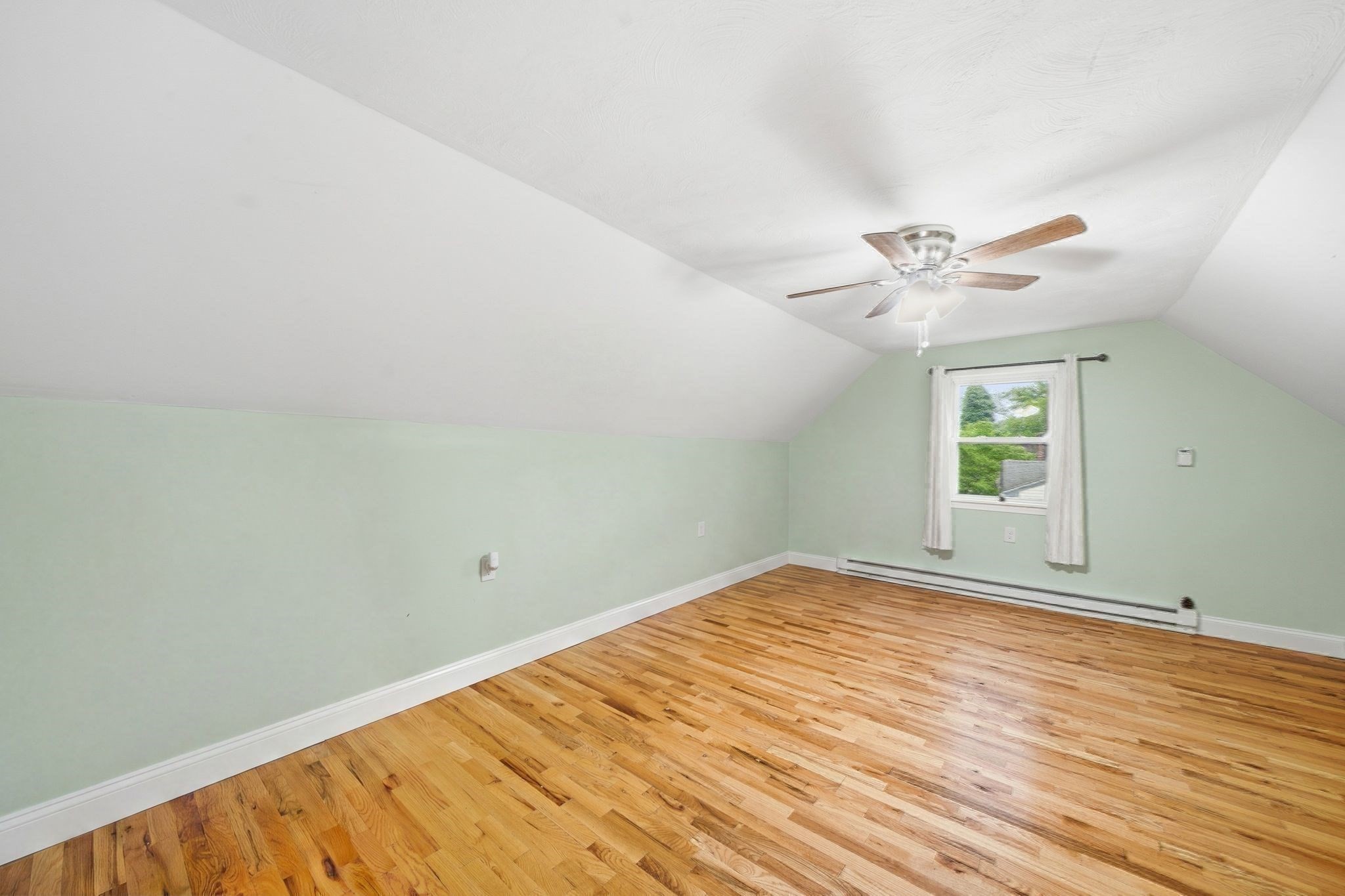 1582 Varnum Ave Property Photo 33