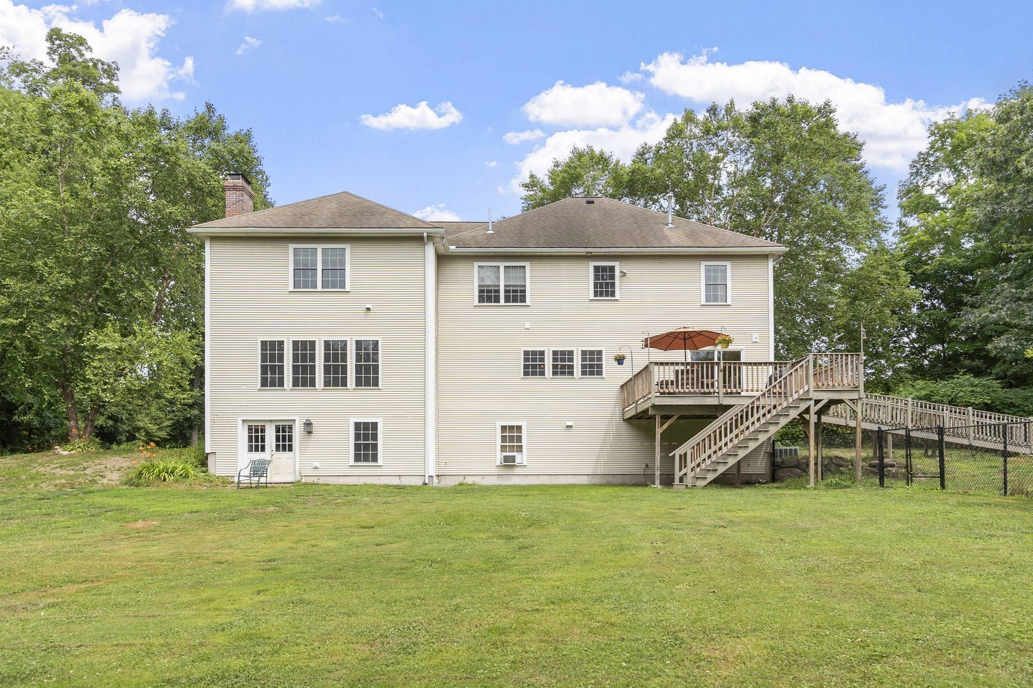 18 Lawrence St Property Photo 3