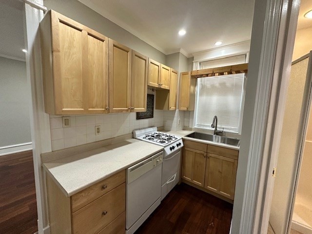 5 Breamore Rd # R Property Photo 3