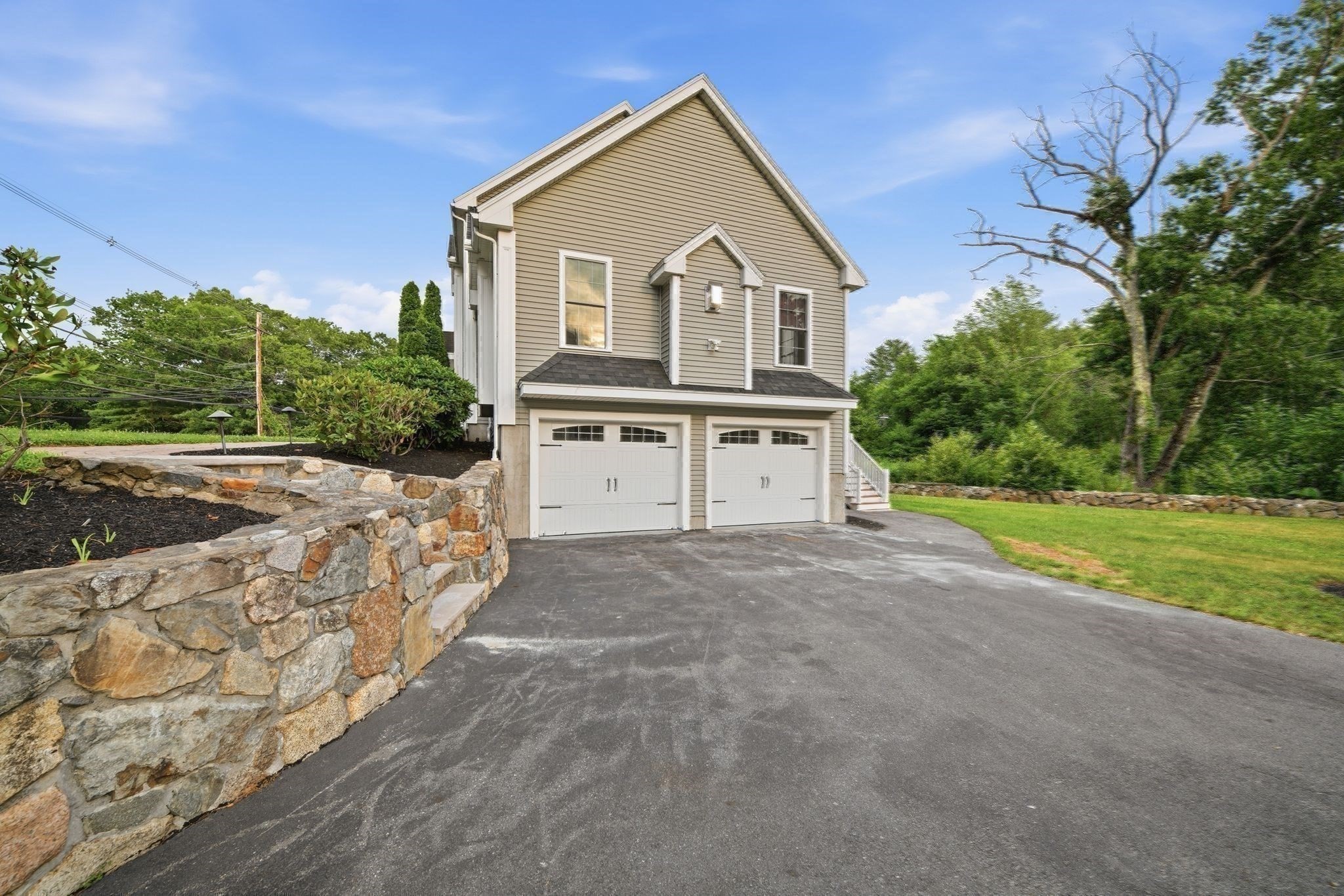 1055 Salem Street Property Photo 34
