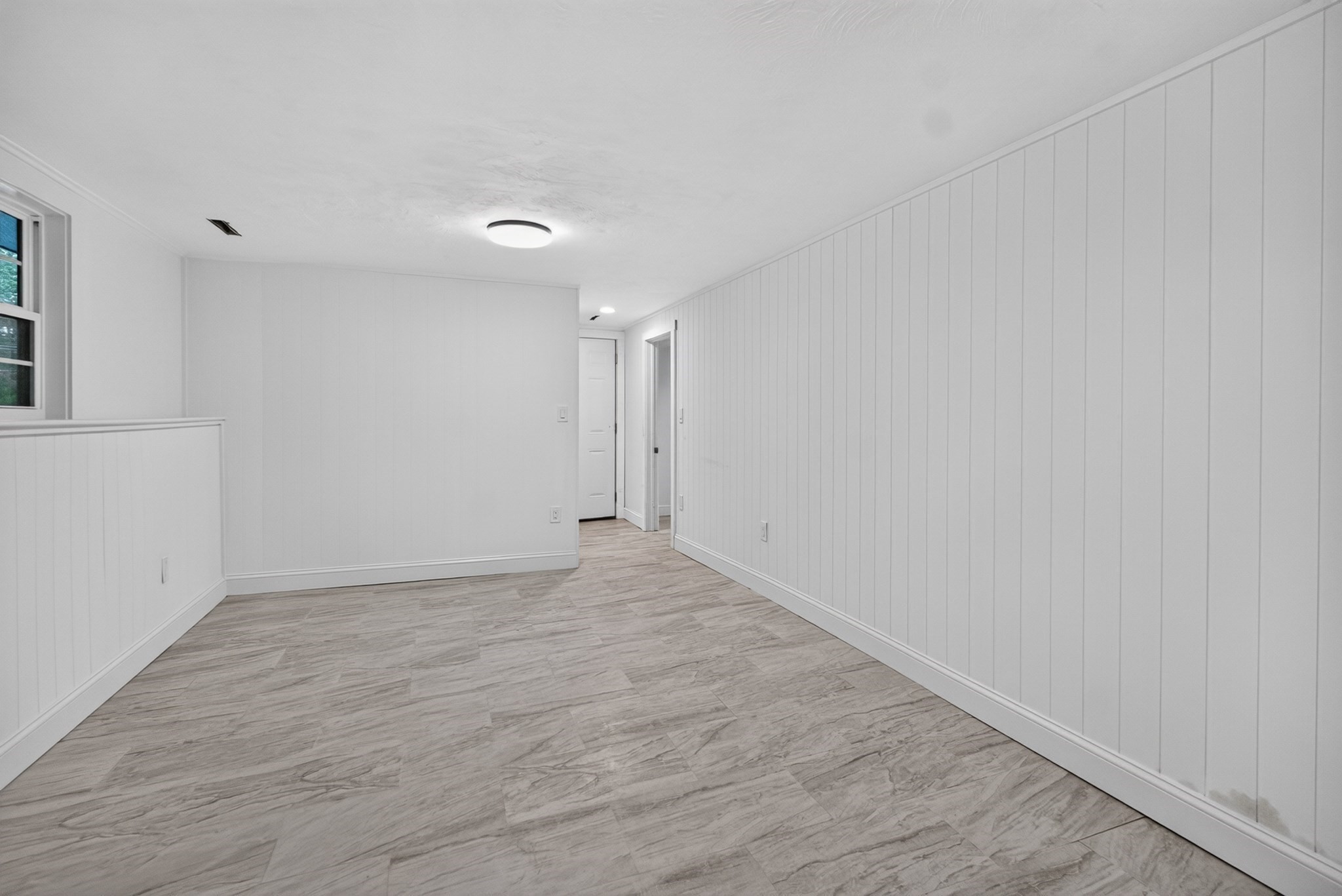 601 Winter St Property Photo 32