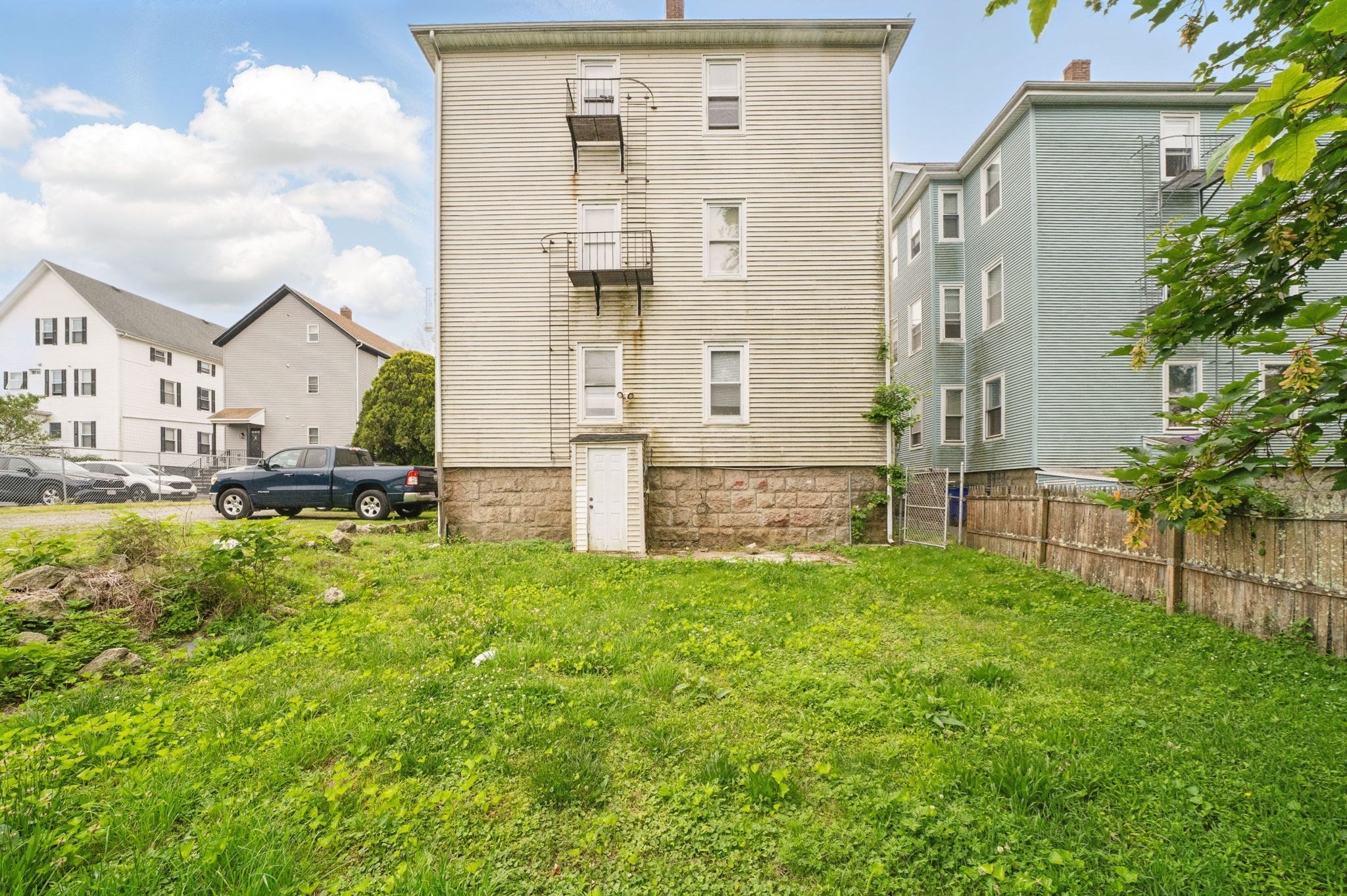 646 Birch St Property Photo 3