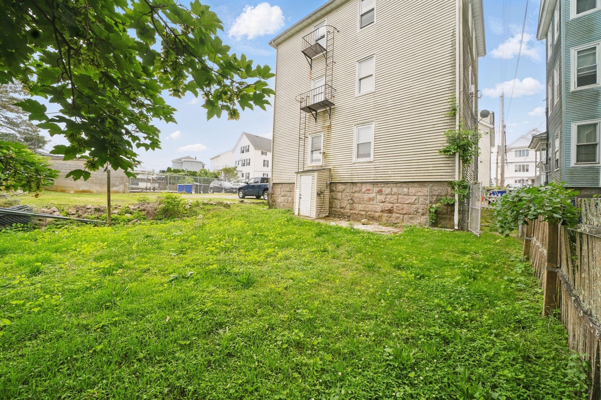 646 Birch St Property Photo 4