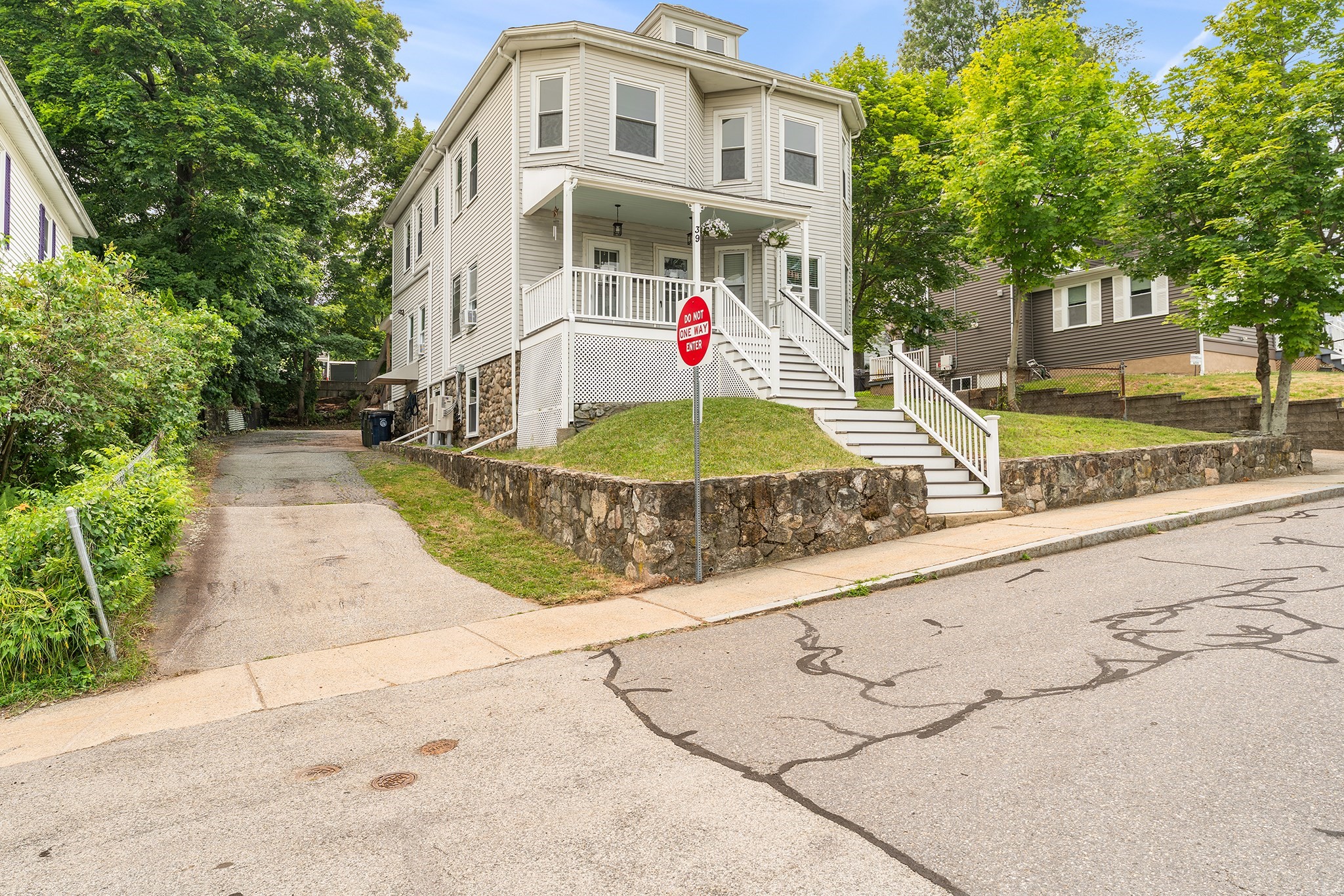 39 Orchard St Property Photo 2