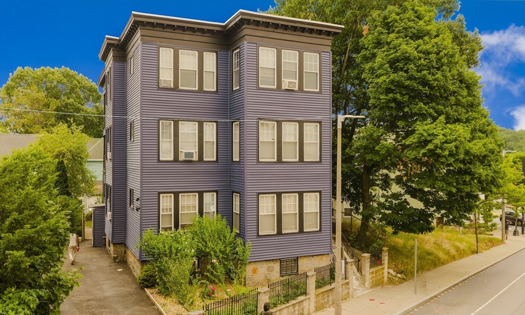 624 Norfolk Street Property Photo 3